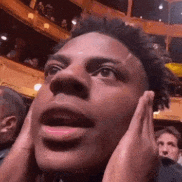 Mente explotada con la información