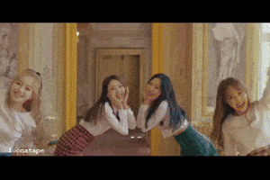 Loona Yyxy Yves GIF