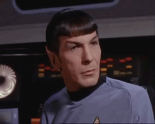 Spock che accarezza un Gatto che Vulcaniano sentimentale anche se i Vulcaniano