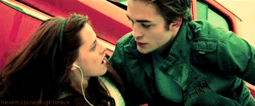 Crepúsculo - Edward salva Bella em um acidente de carro