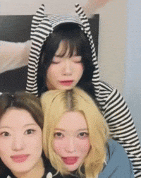 Billlie GIF