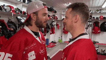 sport kiss GIF by tv2norge
