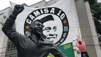 Fans Pay Tribute to Soccer Legend Pele Following His Death in Sao Paulo