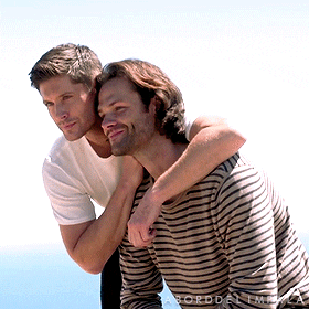 aborddelimpala giphyupload hug jensen ackles jared padalecki GIF