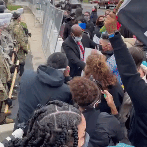 Protesters Confront National Guard at Brooklyn Center Police Department