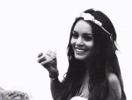 ryan reynolds gal gadot vanessa hudgens phoebe tonkin zoey deutch GIF