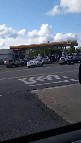 Alabama Gas Station Overflows With Customers