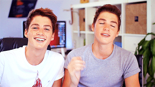 jack harries god you two are so hot lol GIF