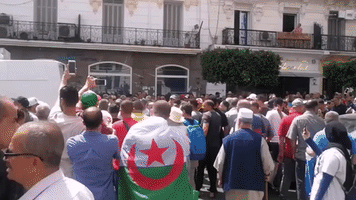 Crowds in Algiers Call for Interim President to Step Down