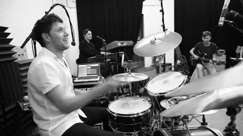 slow hands lyric video GIF by Niall Horan