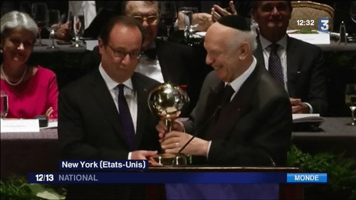 francois hollande prix GIF by franceinfo