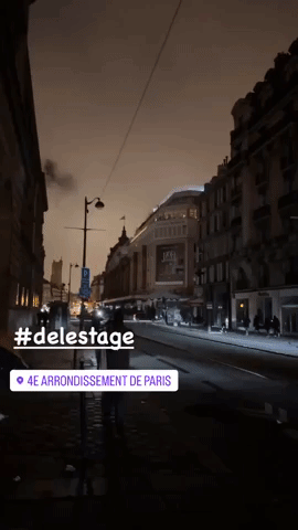 Districts in Paris Plunged Into Darkness by Power Outage