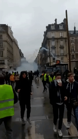 Yellow Vest Protesters Flee Tear Gas Amid Violent Clashes in Rouen