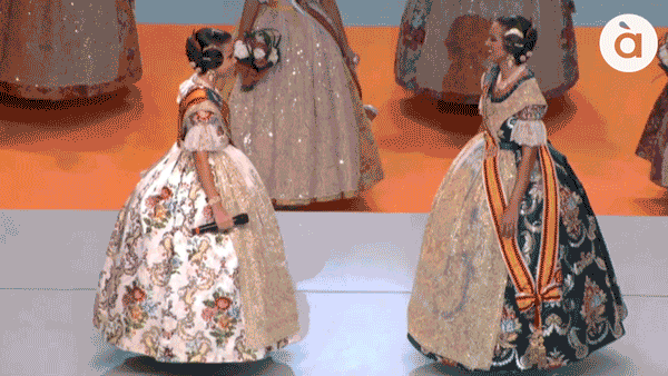 Valencia Abrazo GIF by À Punt Mèdia