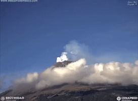 Timelapse Shows Popocatépetl Volcano Eruption Sending Smoke and Ash Into the Sky