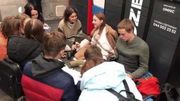 Kyiv Students Hold Class in Subway Amid Aid Raid Warnings