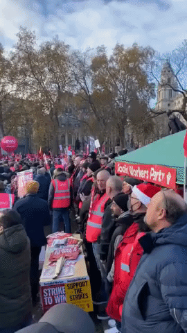 UK Postal Workers Strike in Runup to Christmas