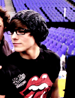 louis tomlinson beanie GIF