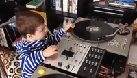 3-Year-Old boy Is a Musical Whizz on the Turntables