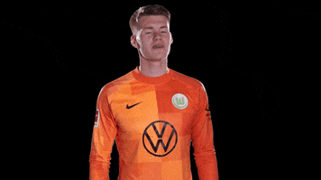 Look Here Reaction GIF by VfL Wolfsburg
