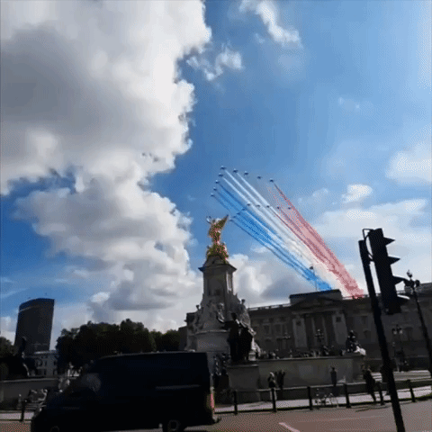 London Flyover by Red Arrows and Patrouille de France Commemorates French Resistance