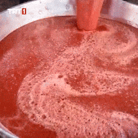 Tomato Sauce Cook GIF by TRT