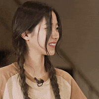 Helmets kpop k-pop idol le sserafim GIF