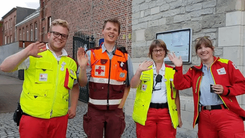 vrijwilligers rode kruis GIF