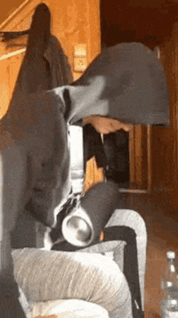 dieberater music speaker jenny grooving GIF