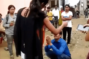 Indian Girl Slaps Alleged Molester Before Turning Him In