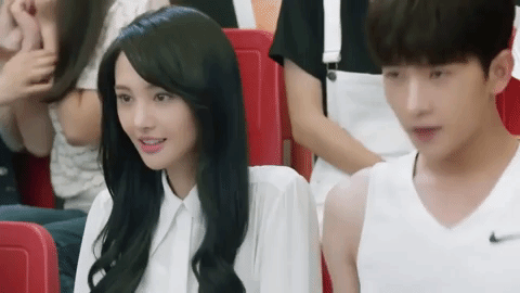 nervous wei wei yi xiao hen qing cheng GIF