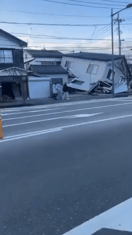 'Shocking' Earthquake Damage Surveyed in Japanese City