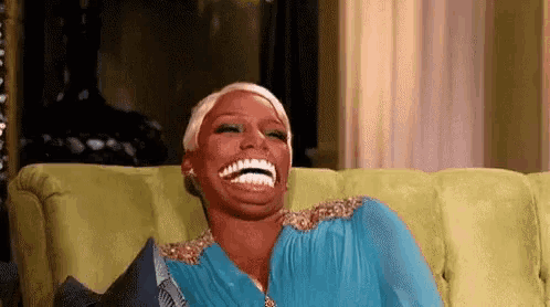 rindo com respeito GIF