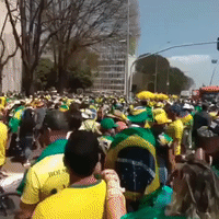 Thousands Rally for Bolsonaro in Brasilia Amid His Attacks on Judiciary