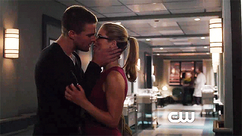 oliver queen GIF