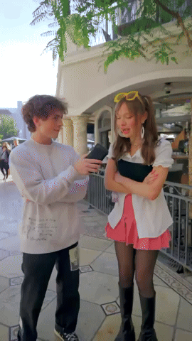 bragging about money // red flags