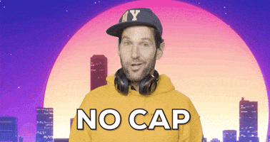 Gírias em inglês atuais para entender conversas, redes sociais e séries no cap em ingles
DESCRIÇÃO DA IMAGEM: O ator americano Paul Rudd está dizendo a gíria para algum programa. Ele é um homem de uns 40-50 anos, de pele clara, olhos azuis e cabelo curto castanho escuro. Ele está usando um moletom amarelo, fones de ouvido pretos no pescoço e um boné azul marinho escrito "NY" - "cap" é "boné" em inglês, o que pode indicar uma brincadeira com a gíria e o acessório.