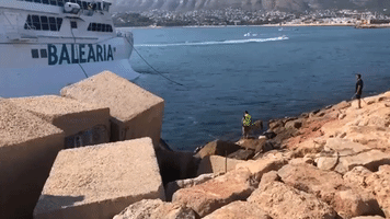Divers Attempt to Refloat Balearia Ferry That Ran Aground For 2nd Time in 2 Years