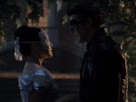 Luke Thompson Kiss GIF