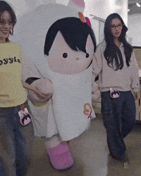Emibonnieany GIF