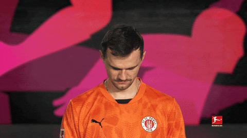 Look Up St Pauli GIF by Bundesliga