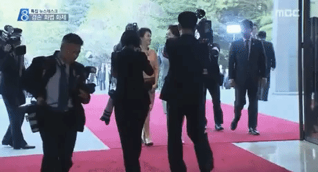 kim jong un moon rae in GIF