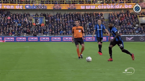 soccer foot GIF by Club Brugge