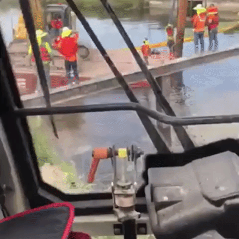[UPDATE] Excavator Falls Into Water During Construction Mishap in South Florida