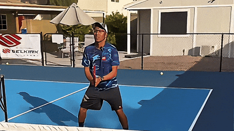 cú high backhand trong pickleball
