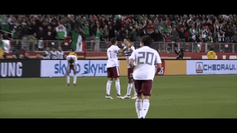 miguel layun abrazo GIF by MiSelecciónMX