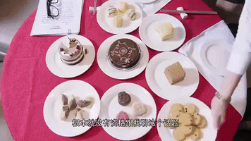 eat mao xiao tong GIF