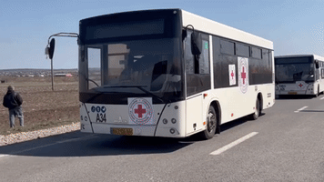 Red Cross Says 1,000 Evacuees From Mariupol Arrive in Zaporizhzhia