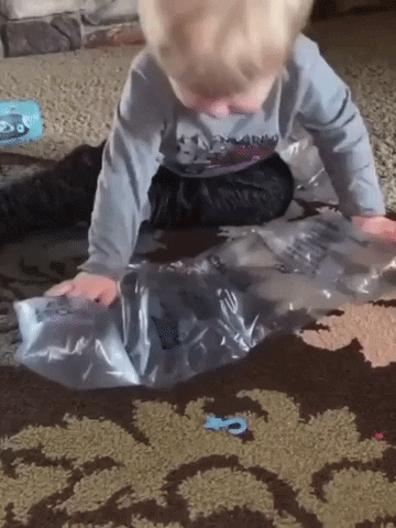 GifVif giphyupload correct way to pop bubble wrap GIF