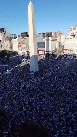 Thousands Gather in Buenos Aires to Celebrate World Cup Win
